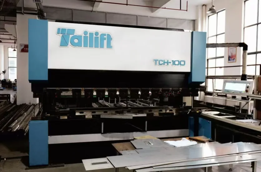 %CNC Machining%