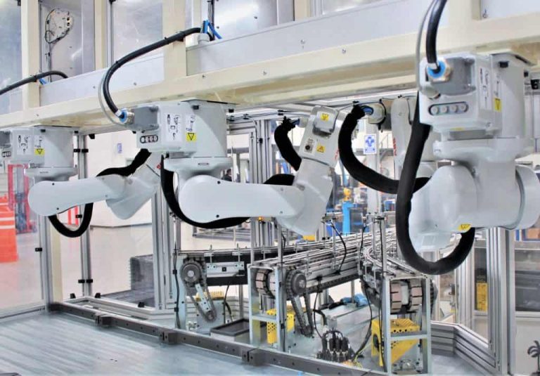 industrial-robot-applications-cnc-cell-overview